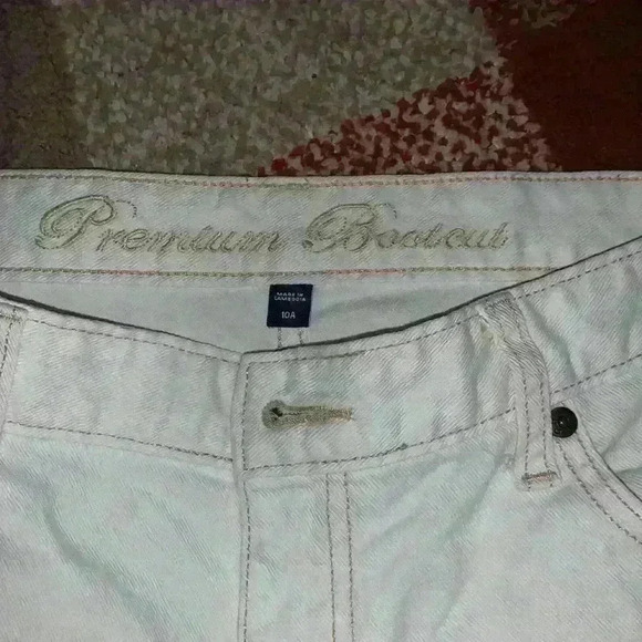 Gap Flare Mid-Rise White Jeans - Picture 3 of 8